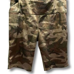 Zelos Camo Workout Shorts. Size Medium